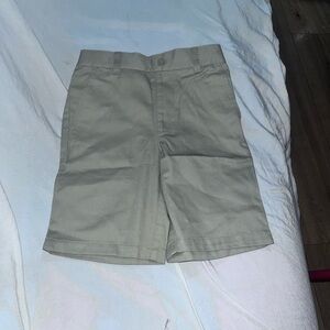 Boy’s Tan/khaki  Shorts Size: 6T